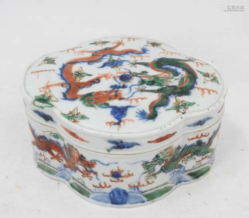 CHINE : Boite de forme quadrilobée en porcelaine à décor de ...