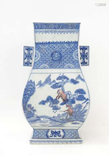 CHINE : Vase à deux anses de forme balustre en porcelaine à ...