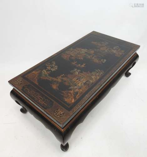 CHINE XXe : table basse rectangulaire en bois laqué noir à d...