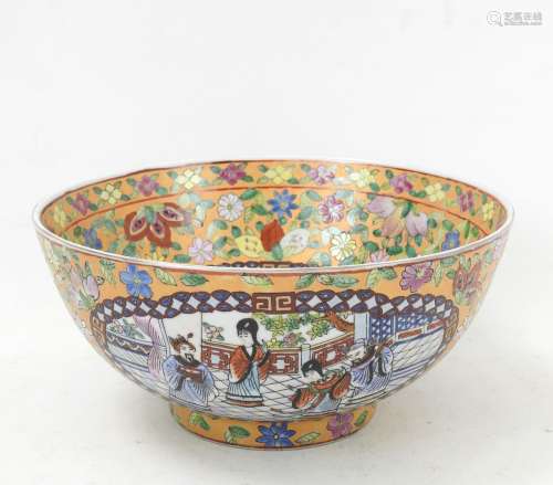 CHINE : Saladier en porcelaine à décor de scène de palais da...