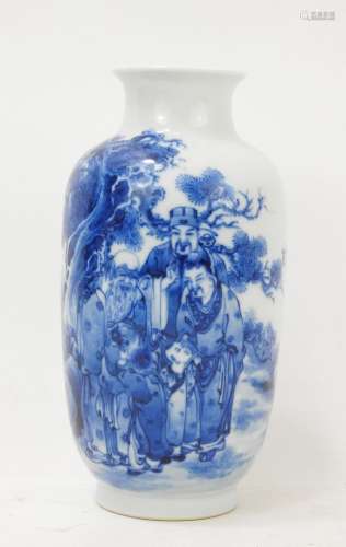 CHINE : Vase en porcelaine à décor blanc bleu de personnages...