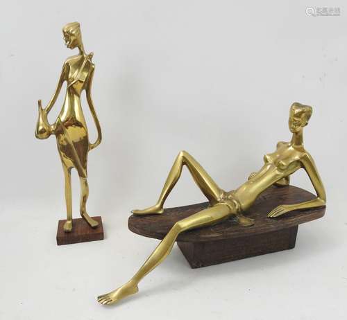 AFRIQUE XXème. Deux femmes en bronze, dont une intitulée 