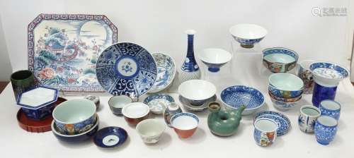 JAPON et divers: IMPORTANT lot d'environ 35 pièces en porcel...