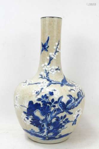 CHINE : Vase à long col et de forme pansue en porcelaine cra...