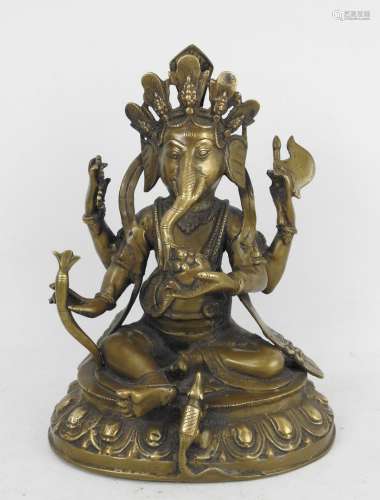 INDE : Ganesh en bronze mangeant des fruits. Haut.: 33 cm.