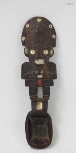MEXIQUE : CUILLERE Inca en bois sculpté formant un homme, in...