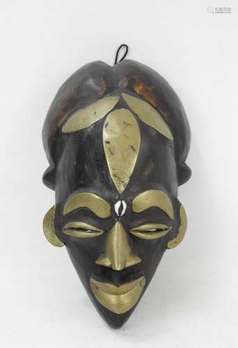 BAMOUN : masque décoratif en bois teinté à incrustation de l...