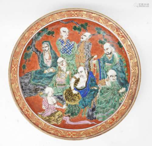CHINE : Coupe circulaire sur pied en porcelaine à décor blan...
