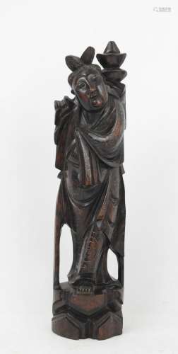 CHINE: Sujet en bois sculpté représentant un homme, incrusta...