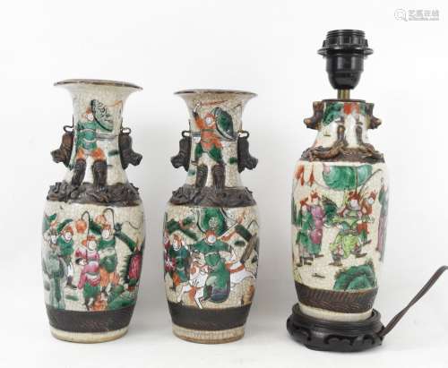 NANKIN : Paire de vases balustres en grés à décor emaillé de...