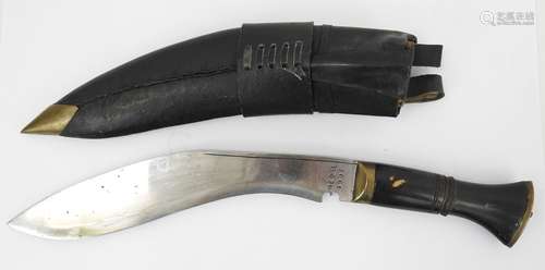 NEPAL, kukri manche en bois, lame courbe marqué Népal 1994, ...