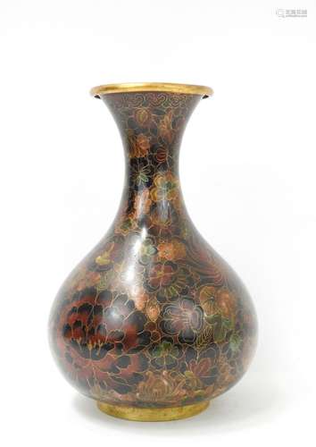 CHINE : Vase en émaux cloisonnés à décor de végétaux. Haut.:...