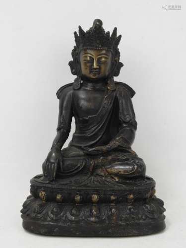 INDE : Bouddha assis en bronze. Haut.: 28 cm.