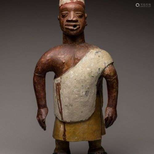 YOROUBA, Nigéria. Bois peint. Statue d’un homme de haut rang...