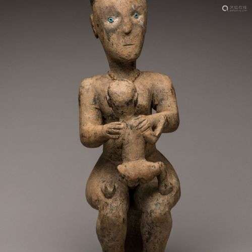 FANTI, Ghana. Bois, patine claire, perles. Figure de materni...