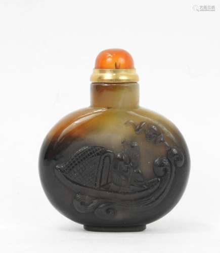 CHINE : Tabatiere en agate sculptée à décor d'un homme dans ...