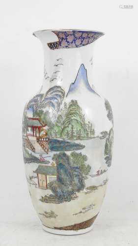 CHINE : Vase balustre en porcelaine à décor polychrome d'un ...