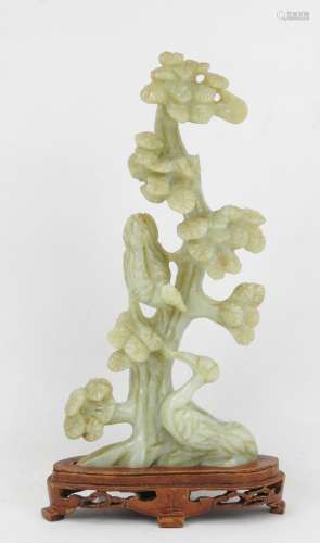 CHINE : Arbres fleuris et oiseaux. Sujet en jadeite sculpté....