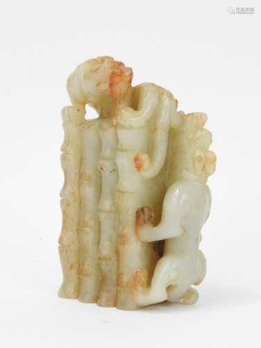CHINE : Groupe en jade rouillé sculpté représentant deux dra...