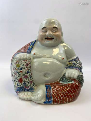 BOUDDHA / BUDAI / PUTAI EN PORCELAINE MOULEE Chine, XXe sièc...