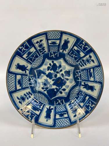 ASSIETTE EN PORCELAINE KRAAK Chine, Dynastie Ming D: 21,5 cm...