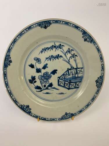 ASSIETTE EN PORCELAINE BLEU Chine, XIXe siècle Assiette en p...