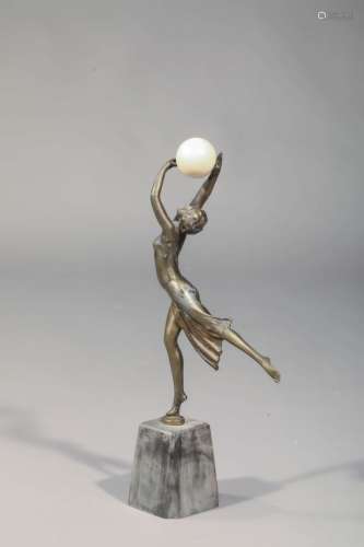 Travail français des années 30 L'acrobate au ballon Sculptur...