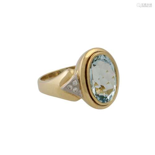 Ring, mit 1 oval fac. Aquamarin ca. 4,7 ct und 3 Brillanten ...