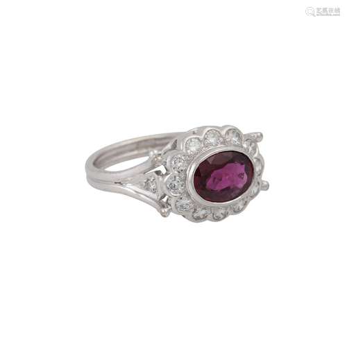 Ring mit ovalem Rubin ca. 1,6 ct und Brillanten zus. ca. 0,3...