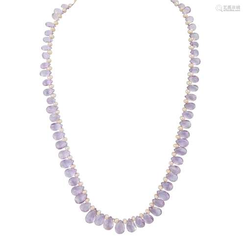 Collier aus Amethystbrioletts und Zuchtperlen,