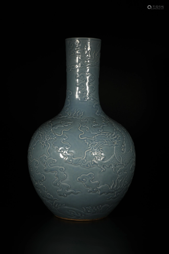 Azure Glazed Seawater and Dragon Vault-of-Heaven Vase