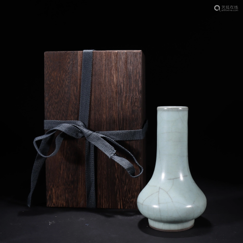 Longquan Vase