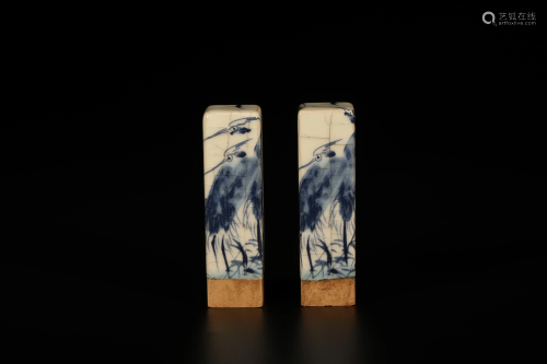 Pairs of Blue and White Flower and Bird Seal