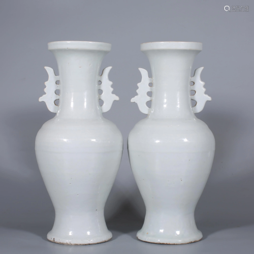 Pairs of White Glazed Vase