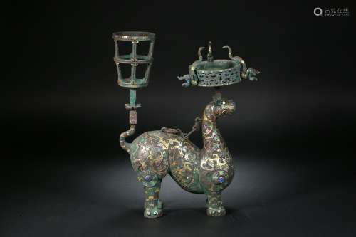 Golden and silver beast head lantern in Han Dynasty
