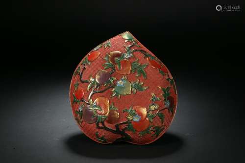 Picking red peach-shaped powder box Qing dynasty
