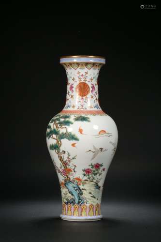 Famille rose ornamental bottle Qing Dynasty
