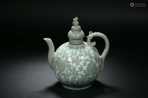 Celadon pattern holding pot in Song Dynasty
