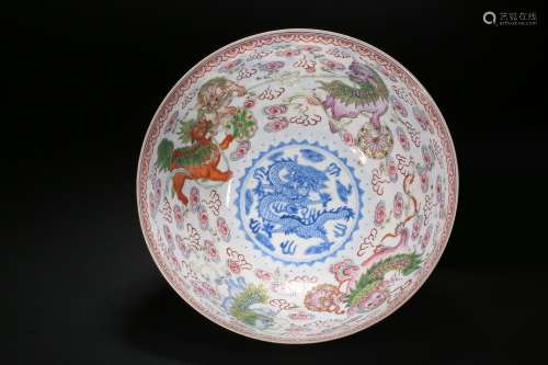 A large bowl of famille rose dragon pattern in Qing Dynasty