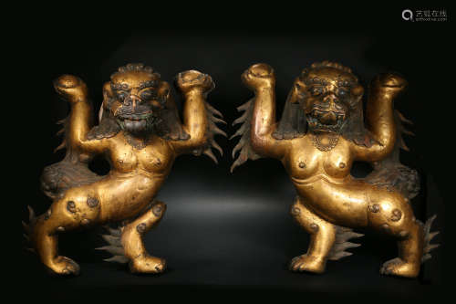 A bronze statue of a double lion in the Qing Dynasty
