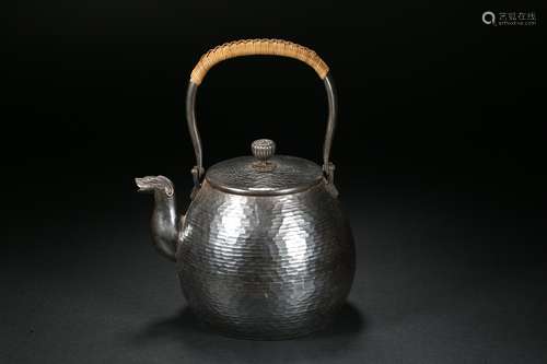 Silver holding pot in Qing Dynasty