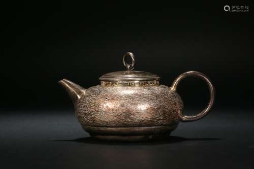 Silver holding pot in Qing Dynasty