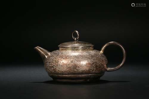 Silver holding pot in Qing Dynasty