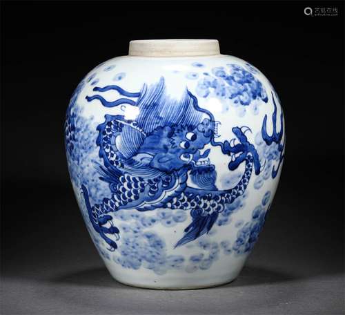 A QING DYNASTY BLUE AND WHITE DRAGON DESIGN JAR