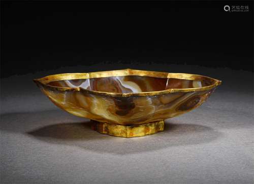 A LIAO DYNASTY AGATE GILD BOWL