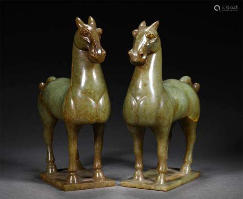 A PAIR OF HAN DYNASTY HETIAN JADE HORSES