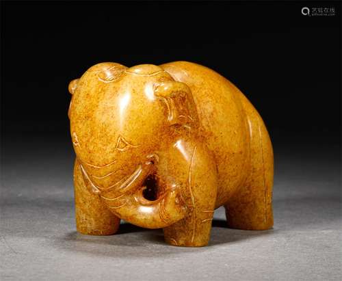 A HAN DYNASTY HETIAN JADE ELEPHANT DECORATION