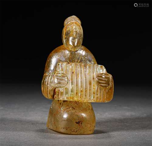 A HAN DYNASTY CRYSTAL FIGURE DECORATION