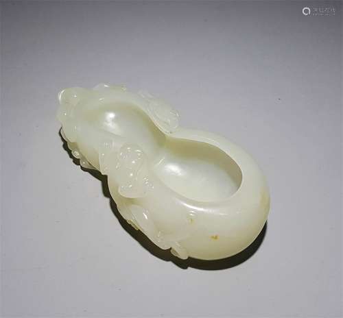 A QING DYNASTY HETIAN JADE CHI DRAGON GOURD BRUSH WASHER