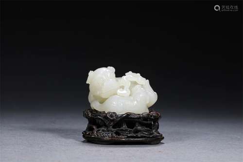 A QING DYNASTY HETIAN JADE DECORATION